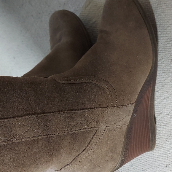 White Mountain Suede Boots with inside zipper - Picture 8 of 12